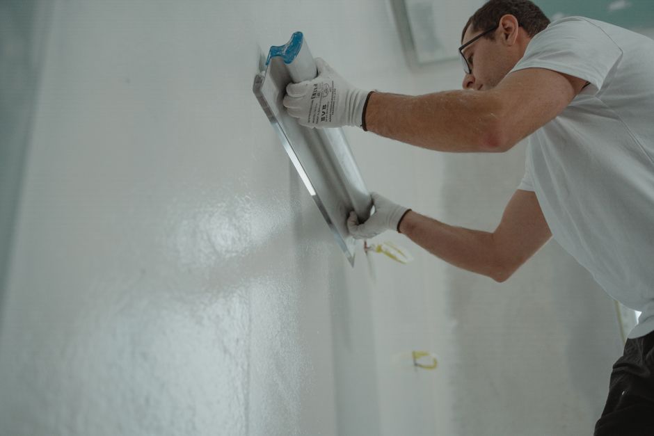 Renovation finishing work on an apartment wall